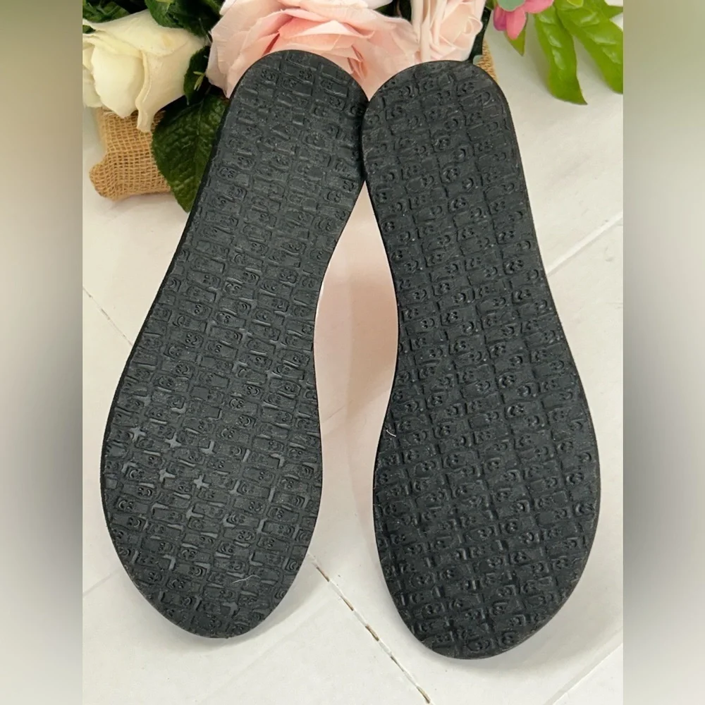 Sanuk Black and Gray Women's Sandals